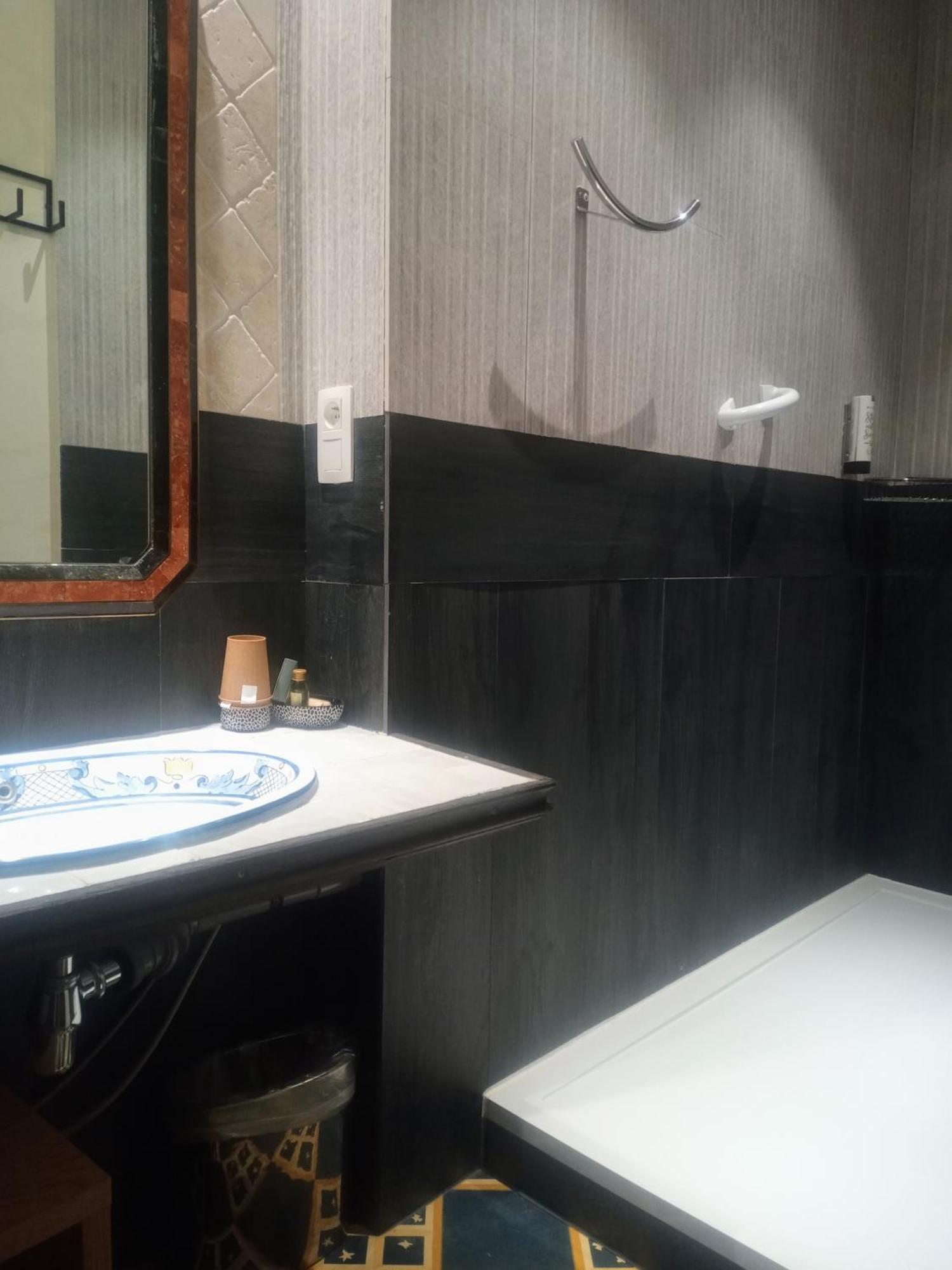 圣特雷登 Kolmojen酒店 外观 照片